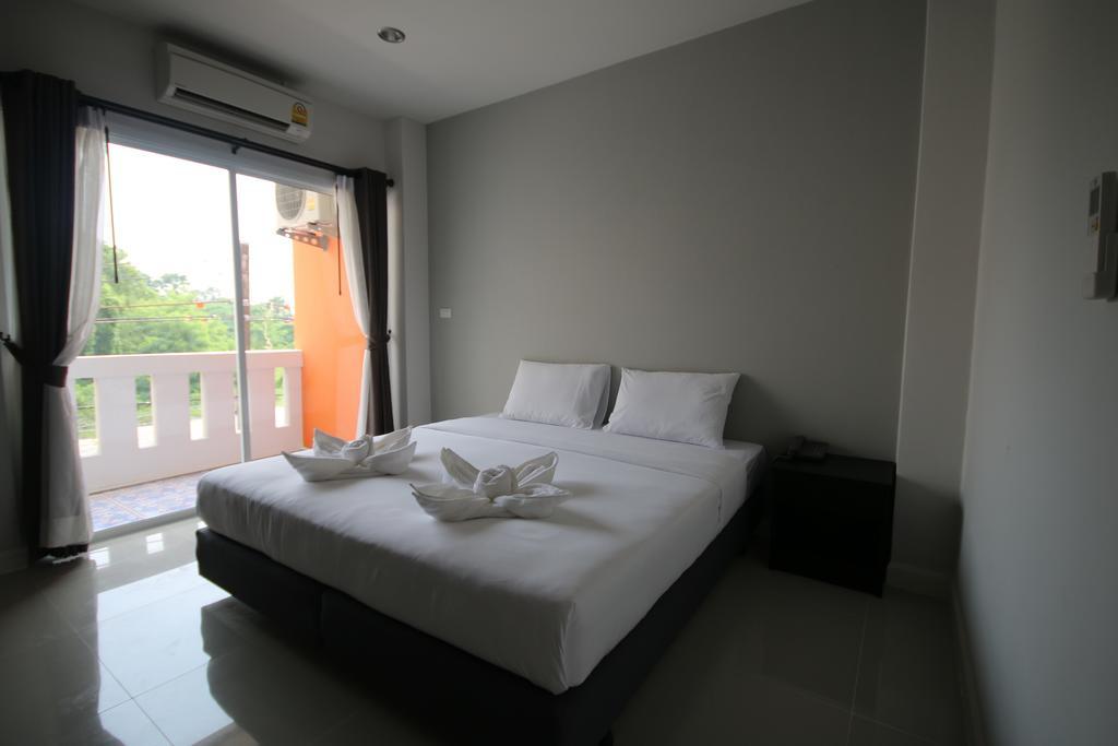 Hotel Karon Sea Side Habitación foto